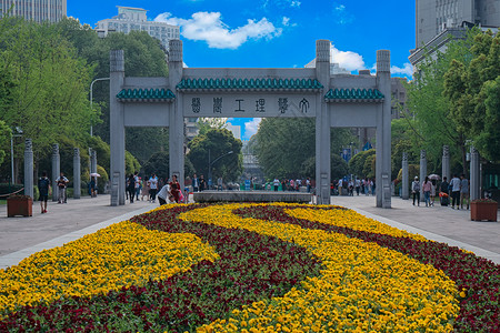 中国最美大学武汉大学正门牌坊背景