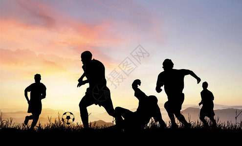 草地上跳跃团队合作足球运动设计图片