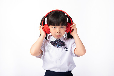 小孩听音乐戴耳机听音乐生气的小女生背景