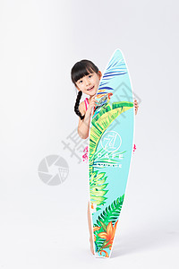 冲浪的小女孩手拿冲浪板的泳装小女孩背景