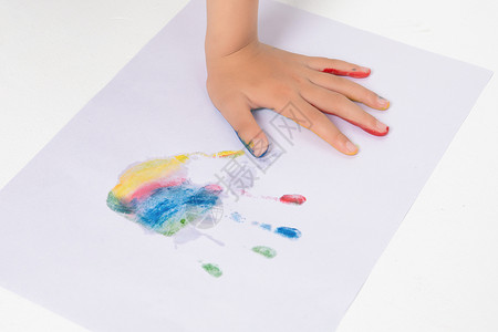 印在纸上的彩色手印背景图片