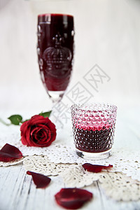 浪漫玫瑰红酒情人节图片