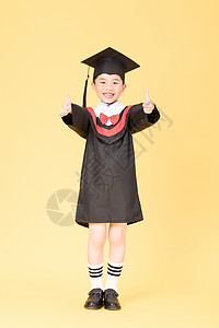 儿童学生穿学士服拍毕业照高清图片