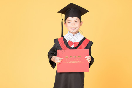 男孩与学士服儿童学生穿学士服拍毕业照背景
