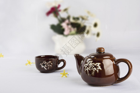 棕色五角星茶壶和茶杯背景