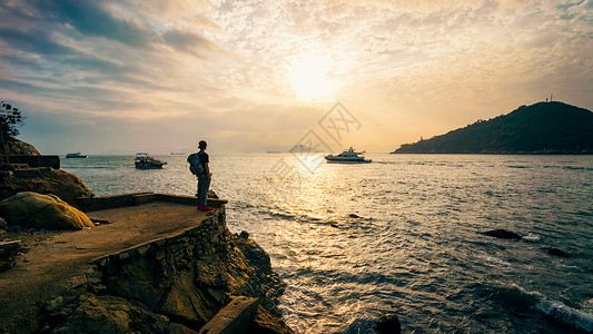 海边眺望的人海边的男人背景