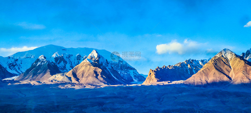 新疆喀什帕米尔高原日落金山景图片