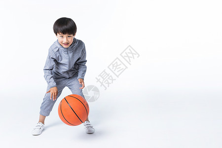 中指旋转篮球体育男孩玩篮球背景