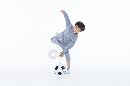青少年足球训练体育男孩踢踢球背景