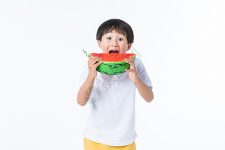 吃大西瓜孩子儿童手拿西瓜背景
