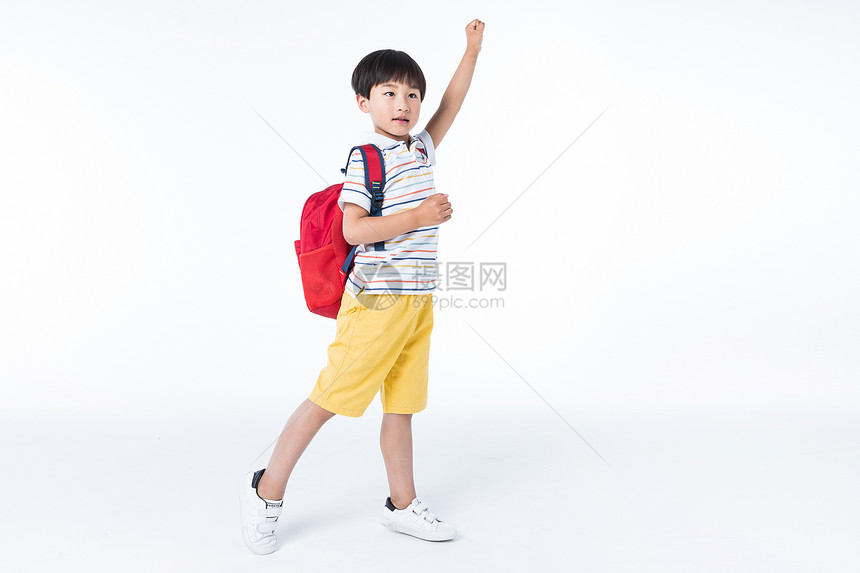活泼的孩子背着书包图片