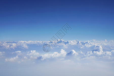 翱翔天际一万米高空航拍雪山背景