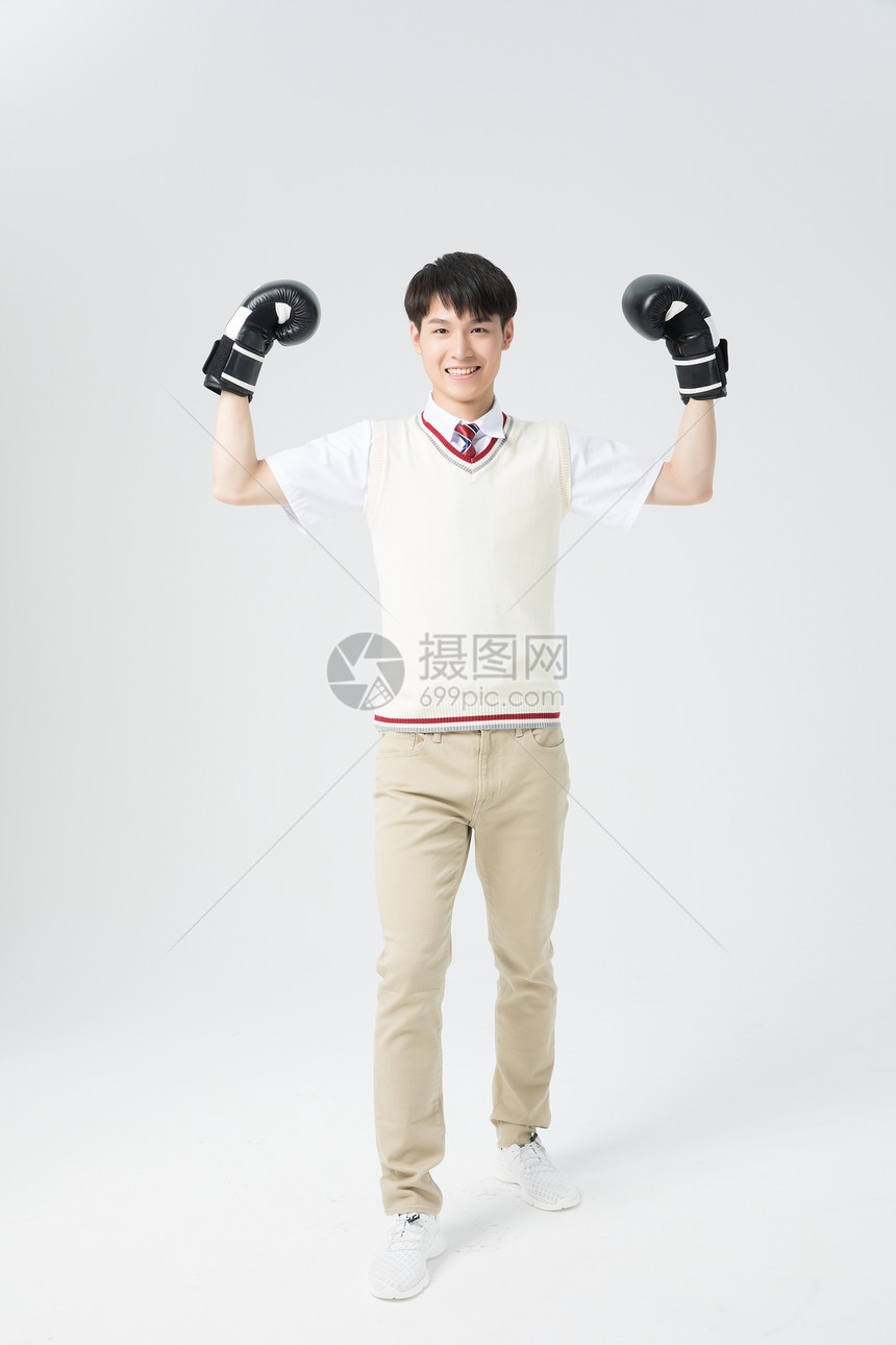 男性学生形象拳击手套运动图片