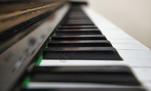 钢琴特写钢琴琴键的特写高清图片