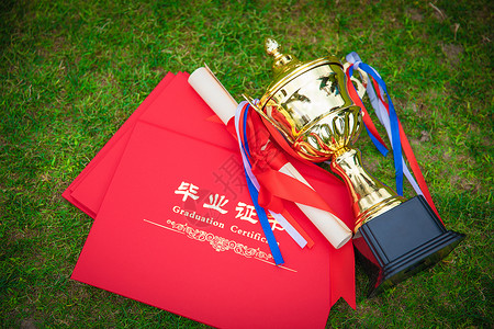 奖杯丝带草地上的证书和奖杯背景