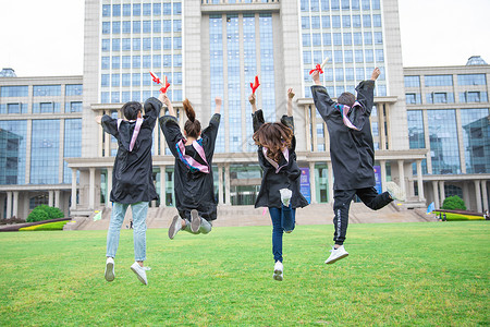 跳跃的大学生图片