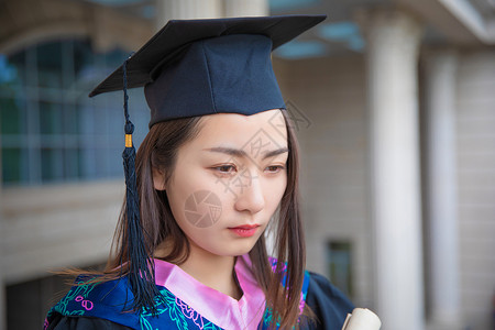 化妆品授权证书伤感的女毕业生背景
