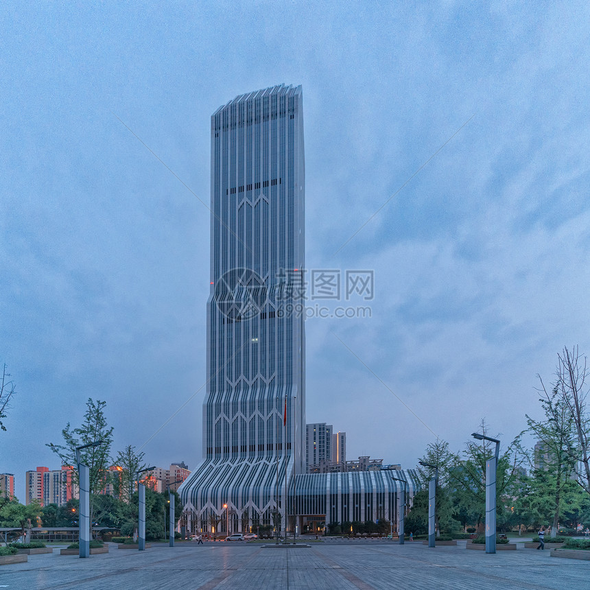 武汉出版集团火箭发射造型办公楼图片