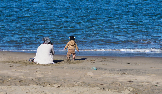 母子海边旧金山太平洋母子背影背景