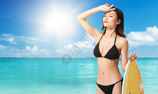 晒阳光的橘猫沙滩美女防晒海报设计图片