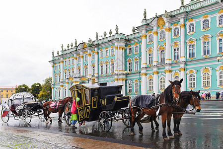 圣佩德罗冬宫俄罗斯圣彼得堡冬宫广场上马车背景