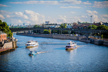 手拿着船汽车俄罗斯莫斯科河护城河背景