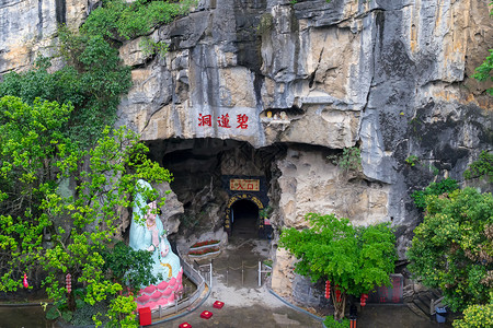 石莲洞国家森林公园广西桂林阳朔钟灵山碧莲洞背景