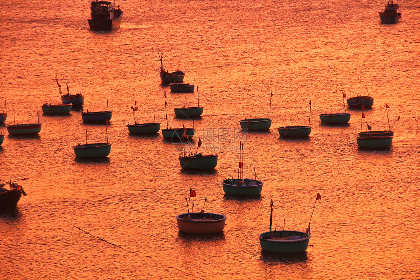 越南美奈渔港的日落图片