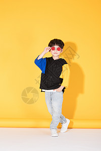 卡通太阳镜时尚儿童小男孩带卡通眼镜背景