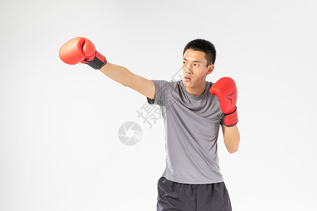 青年男性打拳击图片