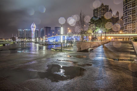 上海滨江雨夜背景图片