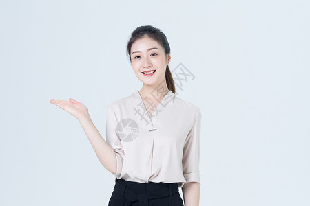 商务女性展示动作图片