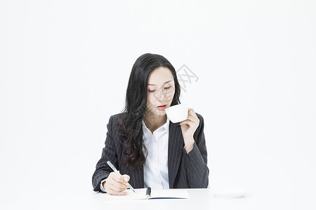 商务女性办公喝咖啡背景图片