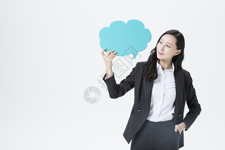 云对话框素材拿着对话框的商务女性背景