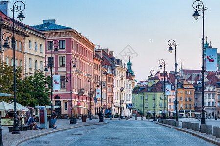 花盆中的世界清晨中的欧洲旅游城市华沙建筑风光背景