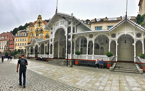 皮卡迪利广场捷克著名旅游温泉小镇卡罗维发利风光背景