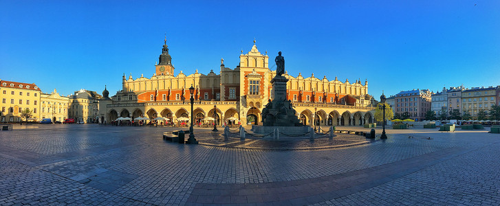 联合国教科文历史的波兰旅游城市克拉科夫老城广场全景图背景