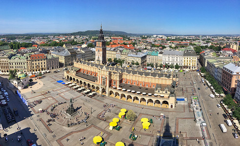 波兰旅游城市克拉科夫老城广场全景图背景图片
