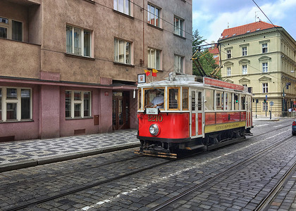著名旅游城市布拉格的城市有轨电车高清图片