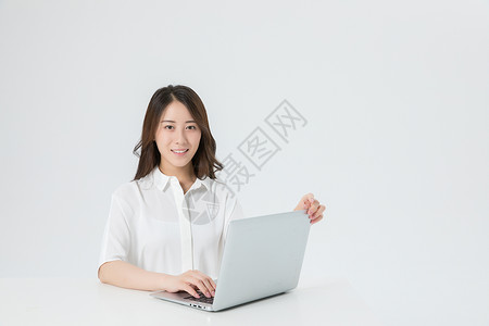 商务女性电脑办公图片