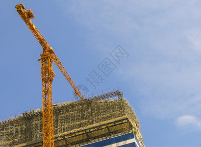 塔吊施工机械与人工塔吊的工作背景