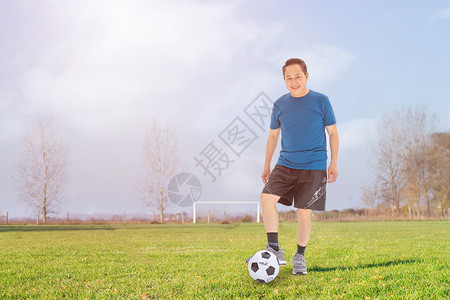老年人足球运动图片