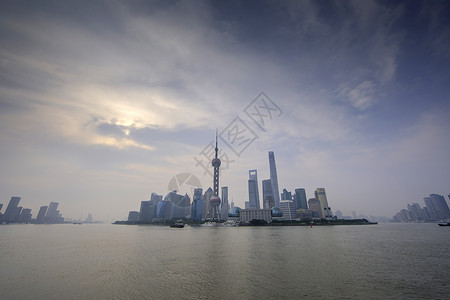 申城上海黄浦江的东方明珠背景