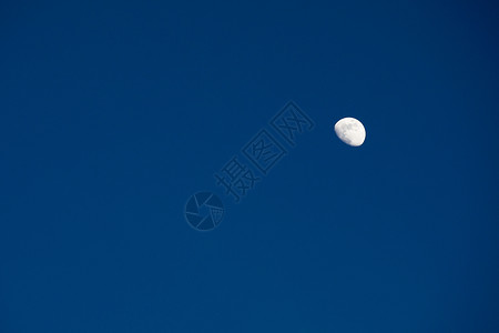 半夜的月亮背景图片