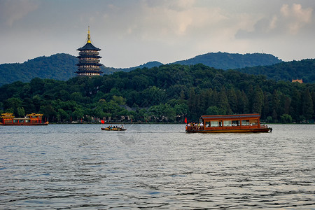 古老城市杭州西湖雷峰塔背景