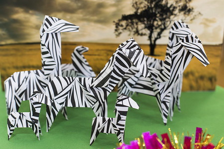 斑马玩具小动物纸板马高清图片