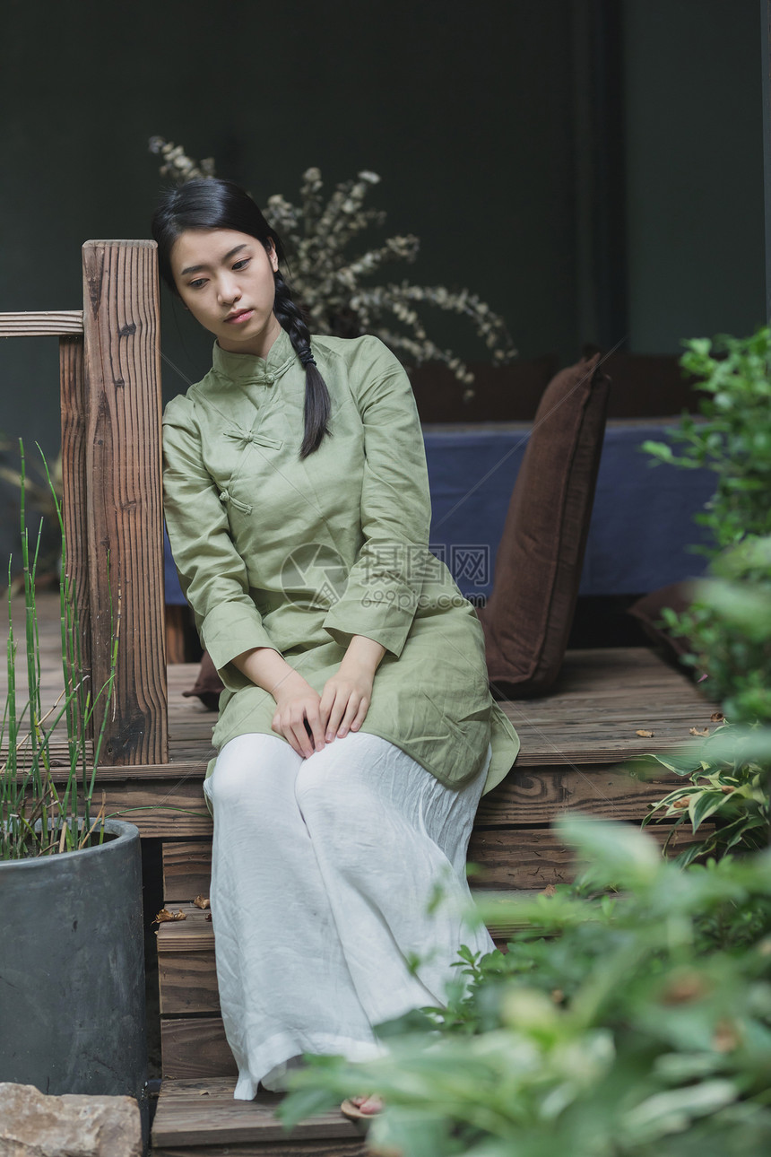 古风禅服女性图片