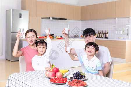 家庭生活一起吃早餐高清图片