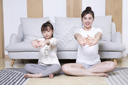 母女瑜伽运动图片