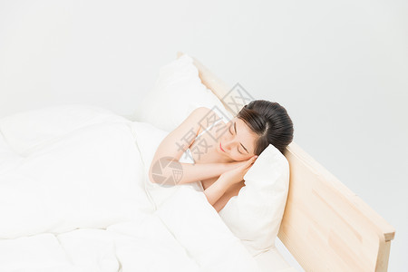 年轻女性床上睡觉背景图片